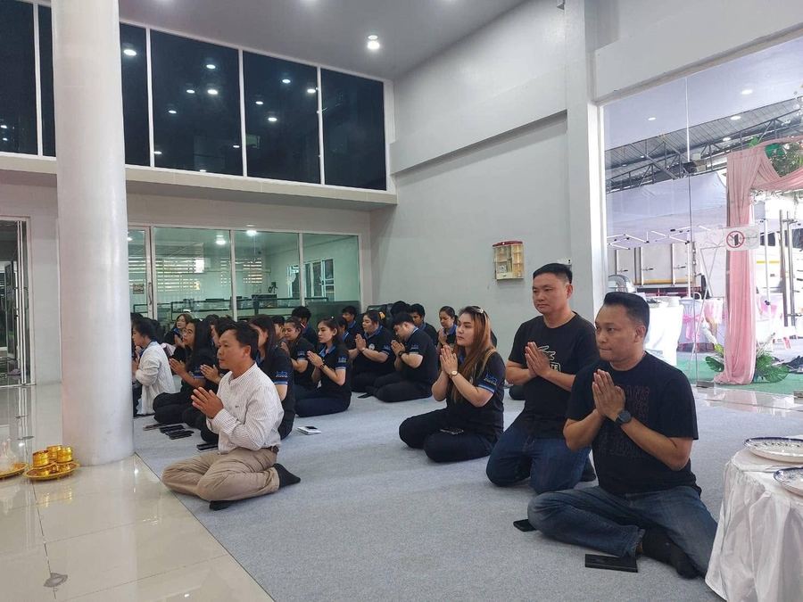 A team gathering at the FOX facility in Thailand